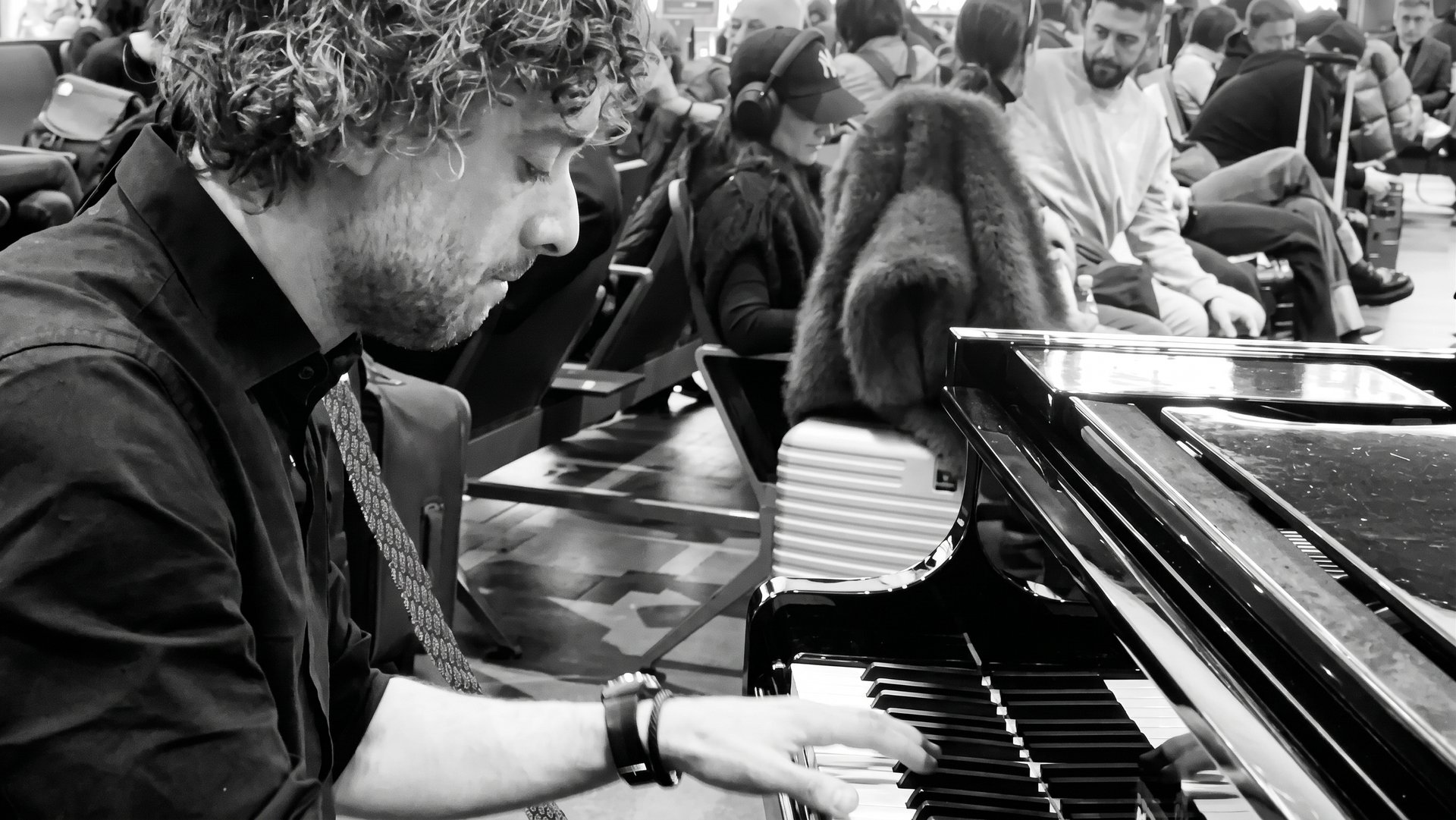 Osman Meyredi performing at a grand piano in front of an audience, Rome, 2025